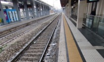 «Il binario 1 della stazione di Bergamo è un gabinetto a cielo aperto»