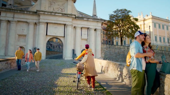 «Esci dalla bolla!», il video dello spot di Bergamo Brescia Capitale della Cultura 2023