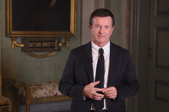 Il video di auguri di fine anno del sindaco Giorgio Gori, con «Bergamo città illuminata»