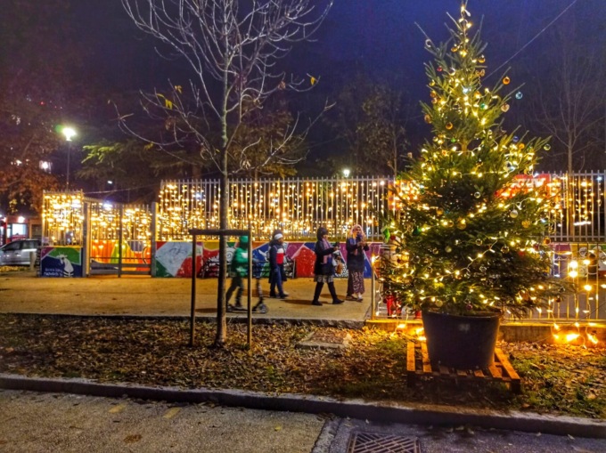 Natale in Malpensata: tante luci, il nuovo albero e il mercatino dei regali dell’ultimo minuto