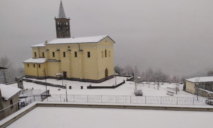 È arrivata la neve anche a quote medie: foto e video dalla Val Brembana