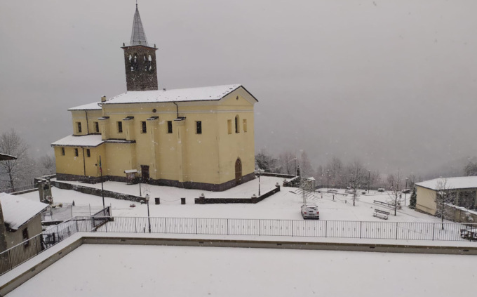 È arrivata la neve anche a quote medie: foto e video dalla Val Brembana