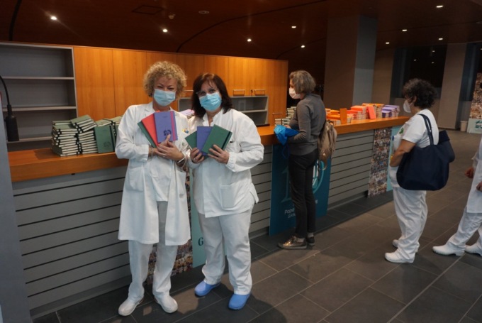 Cinque mila taccuini Legami in dono all’ospedale Papa Giovanni per i suoi 10 anni