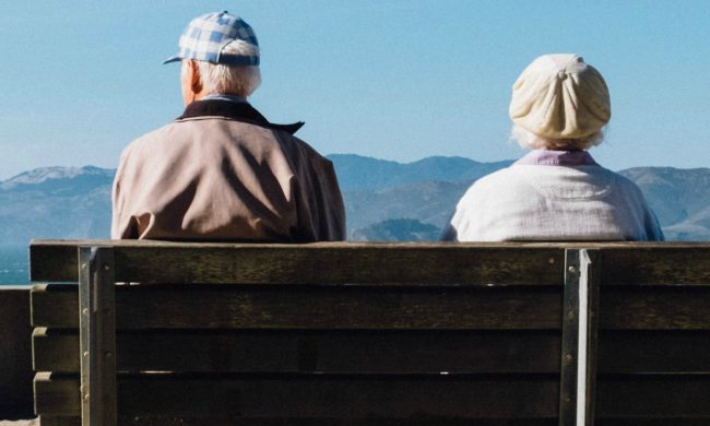 Povertà, solitudine e una sanità troppo lontana sono i problemi degli anziani lombardi
