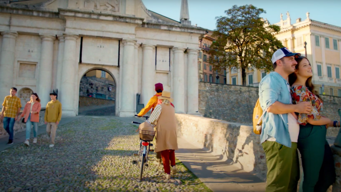 Spot della Capitale della Cultura, web spietato: più che «esci dalla bolla», tìres a bòla