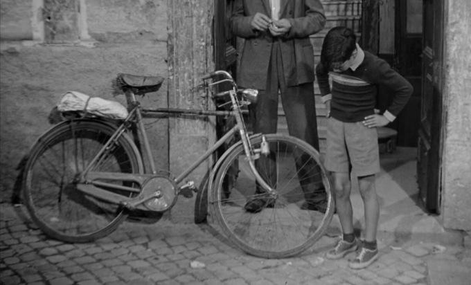 Furfante smemorato: si scorda la bici sul luogo del furto, poi torna a prenderla