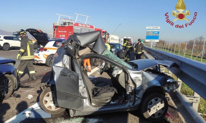Incidente in autostrada all’altezza di Stezzano, cinque persone coinvolte