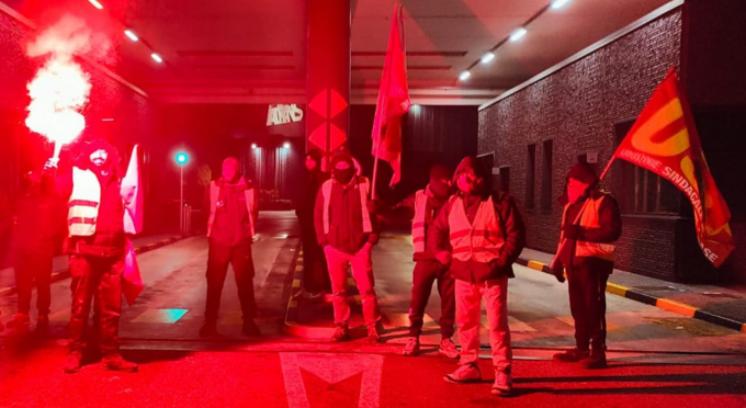Proteste dei lavoratori di una cooperativa all’Italtrans di Calcio, provinciale paralizzata