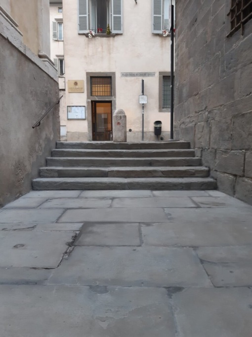 In Città Alta restaurata la scala tra la Basilica di Santa Maria Maggiore e l’ex Ateneo
