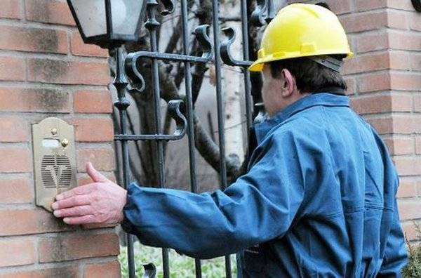 Badile e rastrello in mano, ultraottantenni bergamaschi mettono in fuga i truffatori