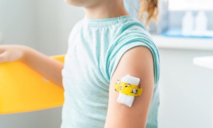 Vaccino anti-Covid dai 6 mesi ai 4 anni: ecco come prenotare in Lombardia