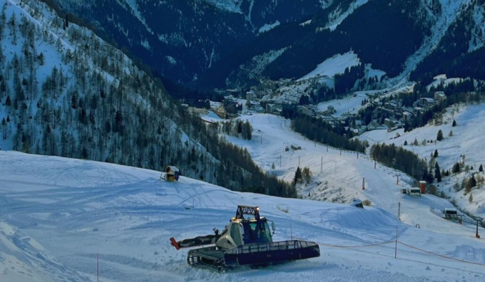 Fa troppo caldo, anche in montagna: per le piste da sci è un problema
