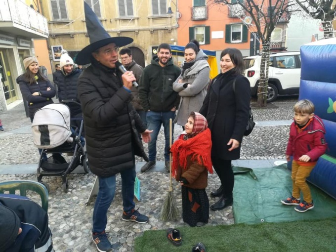 La befana più bella di Zogno è Emma, di 4 anni