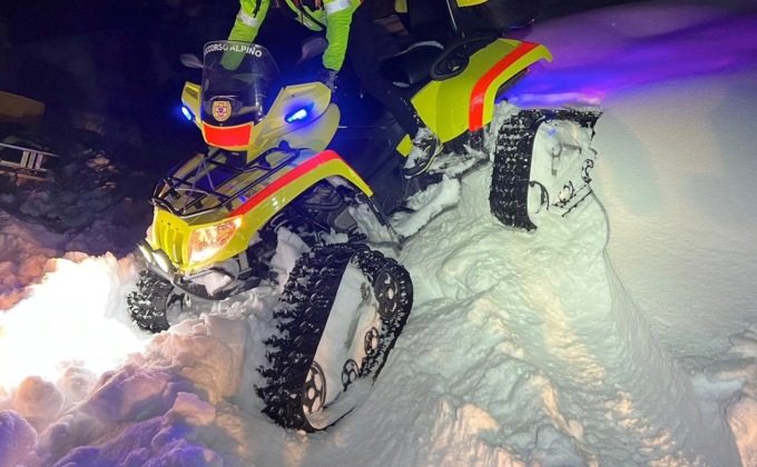 Problemi alla schiena per una 35enne a Valleve, interviene il soccorso alpino