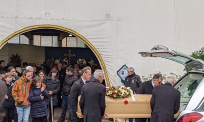 In tantissimi al funerale di Filippo Panzeri, morto in un incidente a 24 anni