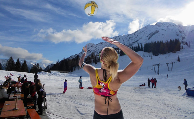 Snow volley, 12 squadre a San Simone per il torneo bergamasco di pallavolo sulla neve