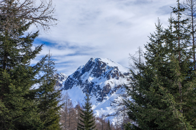 La magia invernale della Conca del Calvi, anfiteatro naturale per lo spettacolo della natura