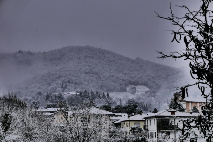 Neve su Bergamo: squadre di Aprica in azione nella zona nord della città e sui Colli