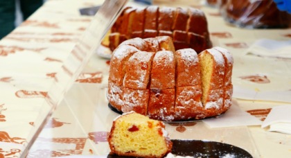 Festa sul Sentierone tra assaggi della torta “Battito” e assessori-cioccolatai
