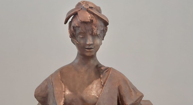 “Busto di giapponese” del Manzù in esposizione al pubblico su piazza Vittorio Veneto