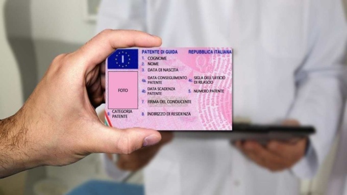 La Motorizzazione di Bergamo perde il pelo ma non il vizio: patenti col contagocce