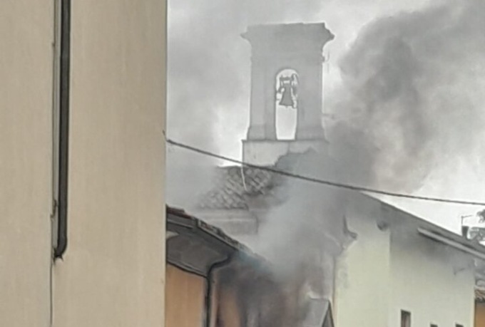 Il video della Sacrestia di Martinengo in fiamme: numerosi i danni