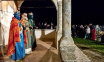 L'abbraccio di Casnigo ai suoi Re Magi dopo due anni: folla e incanto alla Ss. Trinità