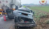 Scontro frontale tra un'auto e un camion ad Almenno San Bartolomeo: morto un 89enne