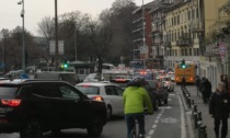 Traffico paralizzato a Bergamo per il montaggio del palco della Capitale della Cultura