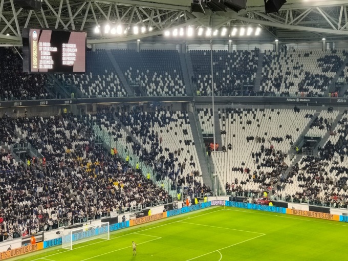 Solo 237 tifosi a Torino, tante assenze anche per il costo del biglietto: follia 54 euro!