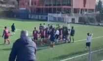 Calcio giovanile, follia all'oratorio di Nese: il video della rissa e dell'invasione dei genitori