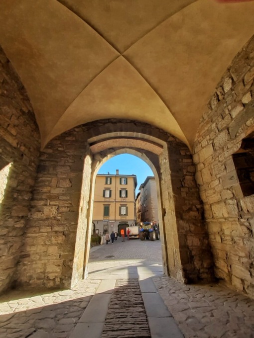 I lavori in piazza della Cittadella sono agli sgoccioli: l’inaugurazione a inizio giugno
