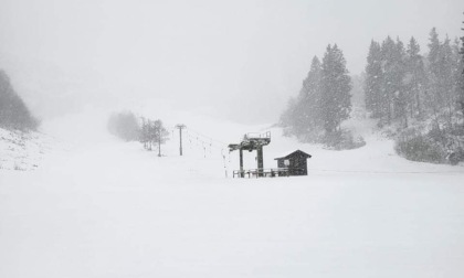 La (poca) neve ha risollevato alcune stazioni sciistiche: riaprono Selvino e Oltre il Colle