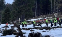 Scivola sopra Mezzoldo: portata a valle in barella dal soccorso alpino