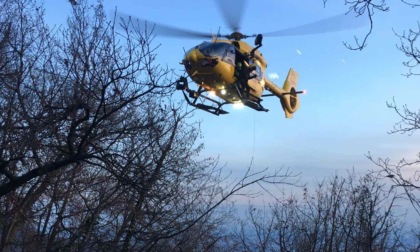 Intervento spettacolare in Maresana: 55enne recuperata con il verricello dell'elisoccorso