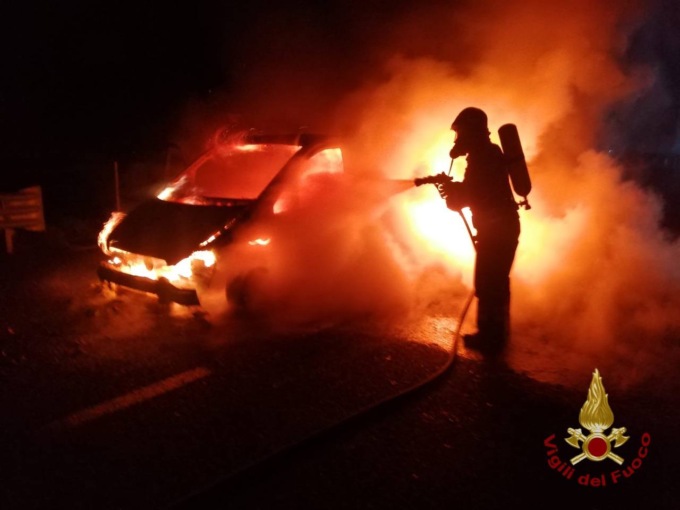 Furgone in fiamme sulla Brebemi, all’altezza di Antegnate: nessun ferito