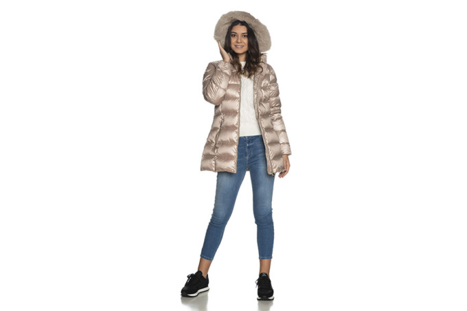 Da Guess a Colmar, su Scuderi Store tantissimi capi d’abbigliamento e accessori griffati in offerta
