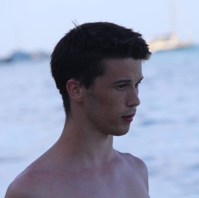 Val Brembilla ricorda Daniele, 22enne scomparso per un tumore. Oggi, martedì 7, i funerali
