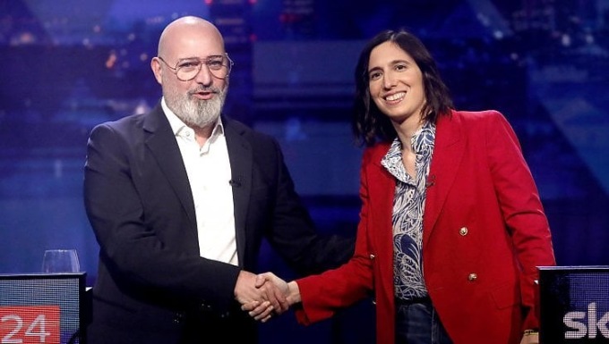 Gli iscritti bergamaschi del Pd scelgono Bonaccini, ma Schlein è ancora in corsa