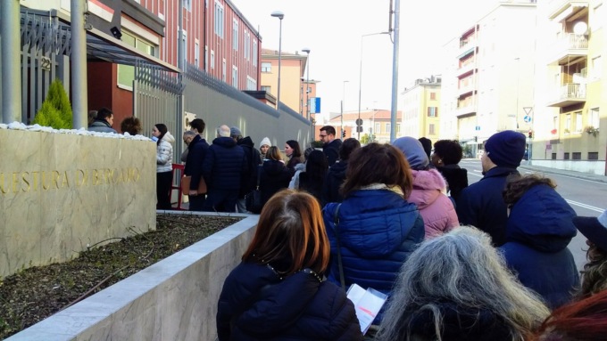 «Lei ha un biglietto per l’Egitto, dove basta la carta d’identità: niente passaporto»