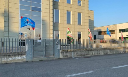 Trasferimento in Emilia Romagna o perdita del posto: scioperano i lavoratori della System Plast di Telgate