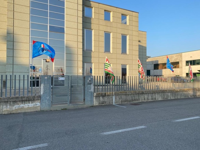 Trasferimento in Emilia Romagna o perdita del posto: scioperano i lavoratori della System Plast di Telgate