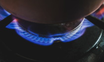 Il costo del gas cala del 34% a febbraio: cosa cambia davvero per i consumatori?