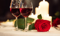 San Valentino, la passione va oltre l’inflazione tra mazzi di fiori e cene a lume di candela