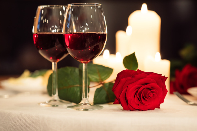 San Valentino, la passione va oltre l’inflazione tra mazzi di fiori e cene a lume di candela