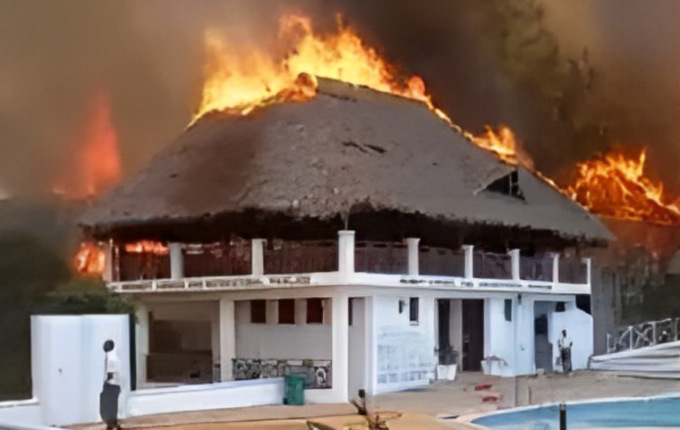 Le fiamme devastano la spiaggia dei resort italiani in Kenya: ferita anche una bergamasca
