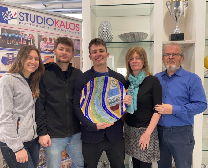 Studio Kalos, a Nembro l’arte del vetro per premiare personaggi e campioni sportivi