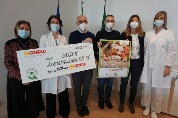 Conad dona quasi 52 mila euro all’ospedale Papa Giovanni per il progetto “Giocamico”