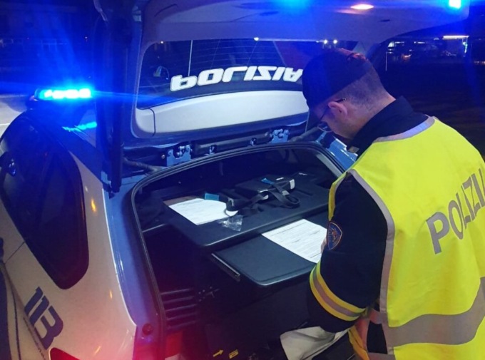 Nella notte controlli della Polizia tra Bergamo e Dalmine: dodici patenti ritirate per alcol o droga