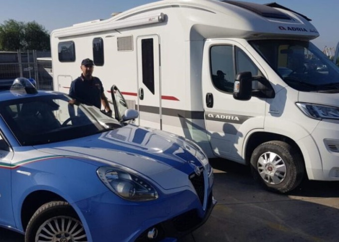 Quattro arresti per la “truffa del camper”, indagini anche in Bergamasca